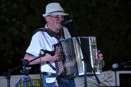 Večer vina, penine in glasbe